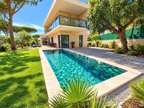 A louer MAISON CONTEMPORAINE BORD DE MER SAINT RAPHAEL