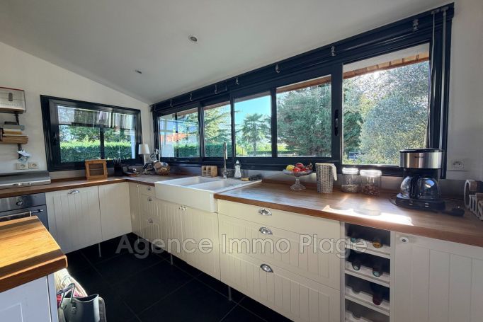 A vendre MAISON  5 PIECES 139 M2  LESPARRE MEDOC