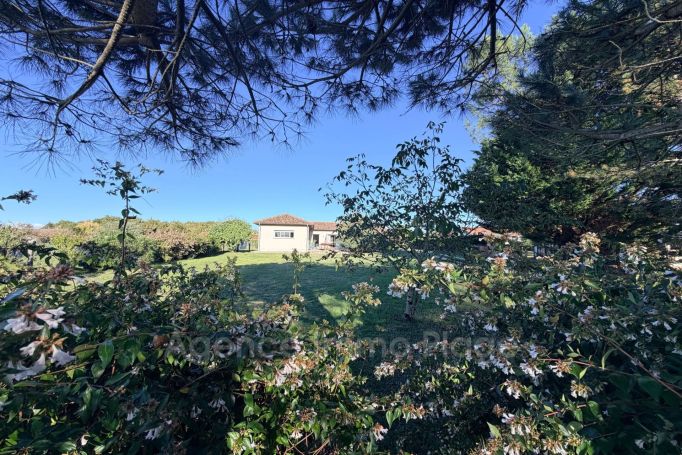 A vendre MAISON  5 PIECES 139 M2  LESPARRE MEDOC