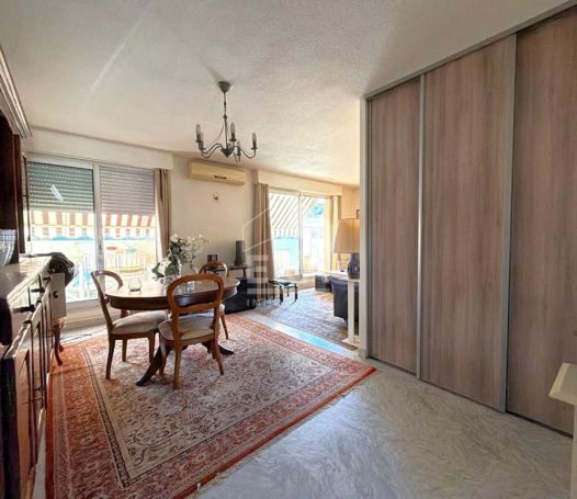 A louer APPARTEMENT T3 80 M2 TERRASSE BORD DE MER CAGNES SUR MER