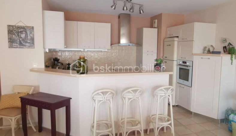 A louer APPARTEMENT DE PRESTIGE T4 95 M2 TERRASSE BORD DE MER HYERES