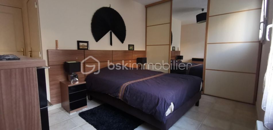 A louer APPARTEMENT DE PRESTIGE T4 95 M2 TERRASSE BORD DE MER HYERES