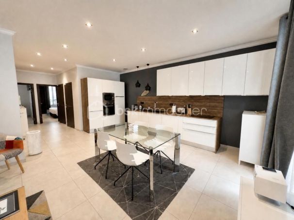 A louer APPARTEMENT T3 68 M2 BORD DE MER CANNES