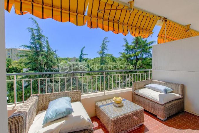 A louer APPARTEMENT T3 63 M2 TERRASSE BORD DE MER ANTIBES