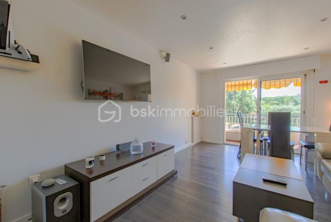 A louer APPARTEMENT T3 63 M2 TERRASSE BORD DE MER ANTIBES