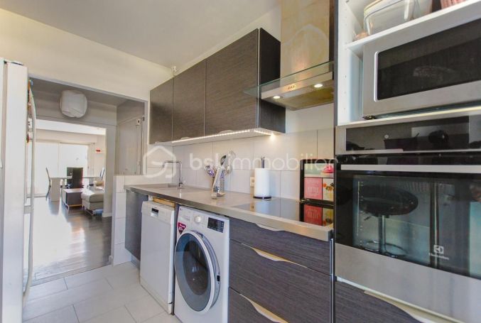 A louer APPARTEMENT T3 63 M2 TERRASSE BORD DE MER ANTIBES