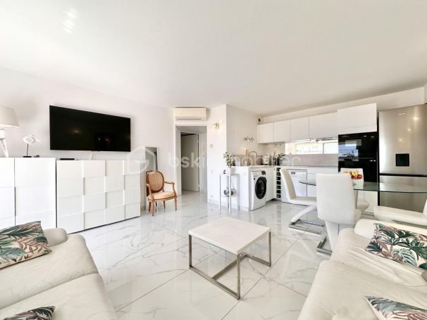 A louer APPARTEMENT NEUF T2 41 M2 TERRASSE VUE MER GOLFE JUAN