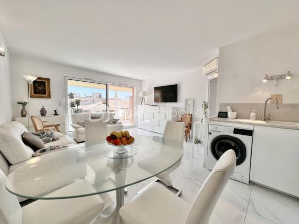 A louer APPARTEMENT NEUF T2 41 M2 TERRASSE VUE MER GOLFE JUAN