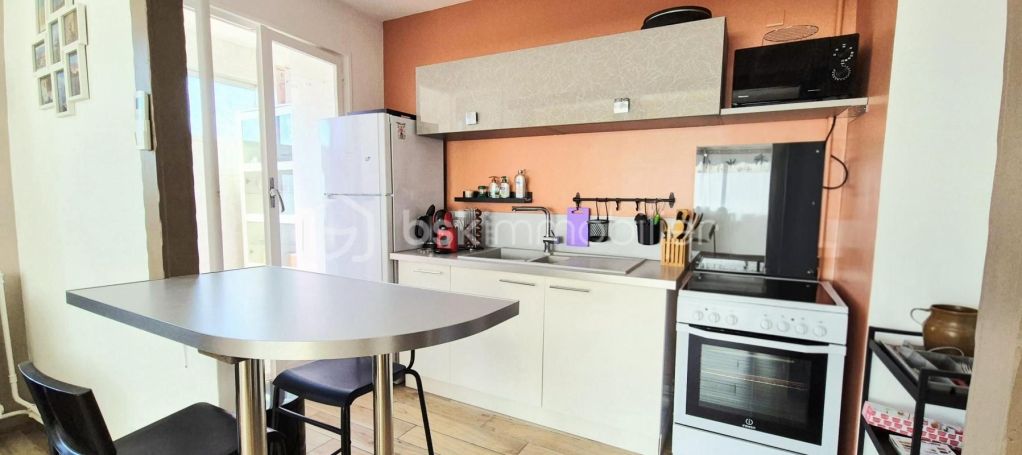 A louer APPARTEMENT T2 45 M2 BORD DE MER HYERES
