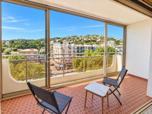 A louer STUDIO  39 M2 TERRASSE BORD DE MER MANDELIEU LA NAPOULE