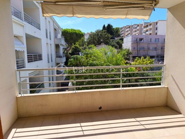 A louer APPARTEMENT T3 64 M2 TERRASSE BORD DE MER LA SEYNE SUR MER