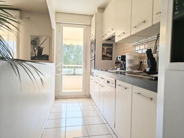 A louer APPARTEMENT T3 61 M2 TERRASSE BORD DE MER CANNES