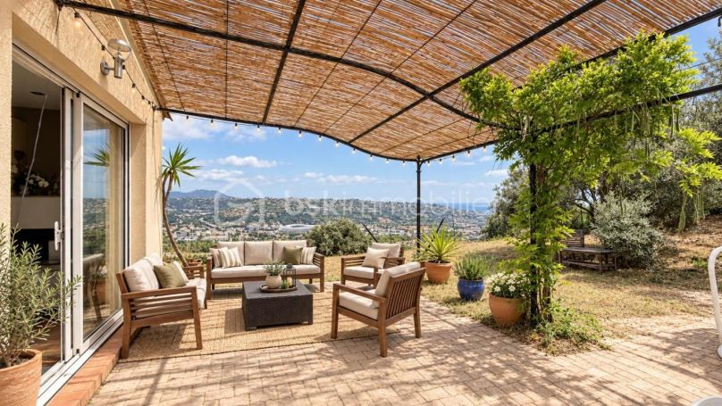 A louer MAISON  4 PIECES 117 M2 BORD DE MER SAINT LAURENT DU VAR