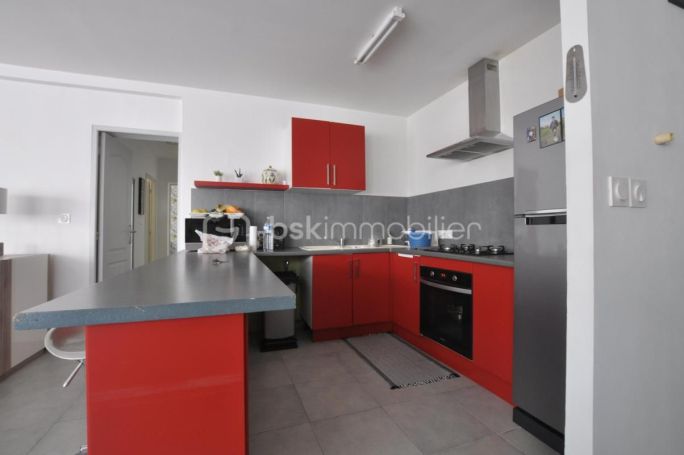 A louer APPARTEMENT T3 84 M2  NIMES