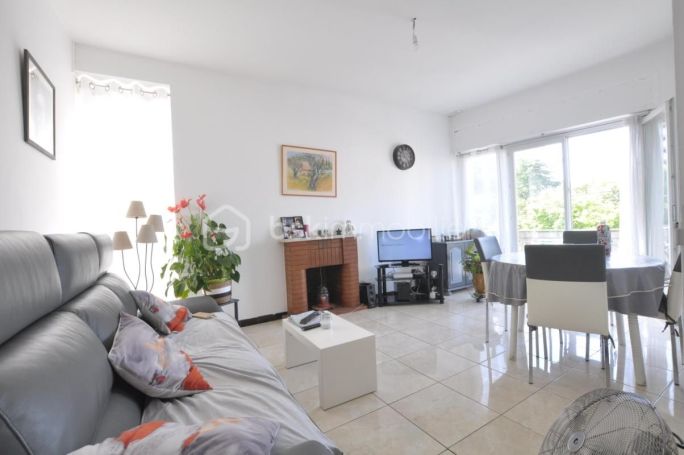 A louer APPARTEMENT T3 63 M2  NIMES