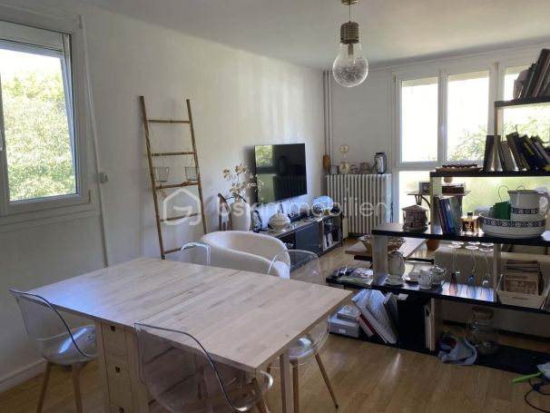 A louer APPARTEMENT T3 52 M2 BORD DE MER SETE