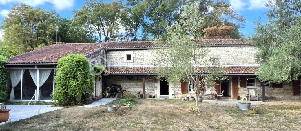 A vendre GîTE  SAINT SEVERIN SUR BOUTONNE