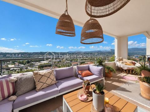 A louer APPARTEMENT DE PRESTIGE T3 66 M2 TERRASSE BORD DE MER NICE