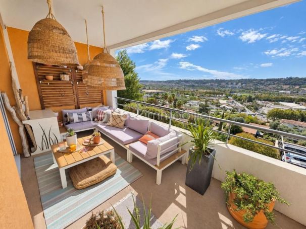 A louer APPARTEMENT DE PRESTIGE T3 66 M2 TERRASSE BORD DE MER NICE