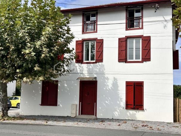 A louer APPARTEMENT T4 80 M2  CAMBO LES BAINS