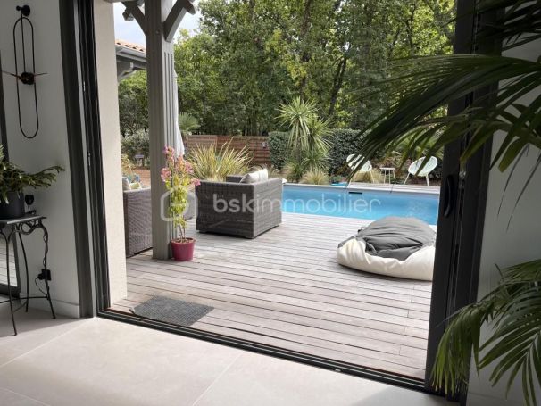 A louer MAISON  5 PIECES 154 M2 BORD DE MER SOULAC SUR MER