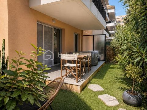 A louer APPARTEMENT T2 38 M2 TERRASSE BORD DE MER VALLAURIS