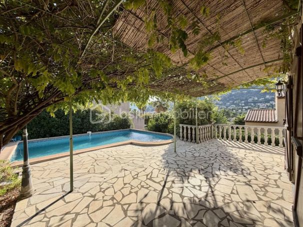 A louer MAISON  6 PIECES 171 M2  SOLLIES TOUCAS
