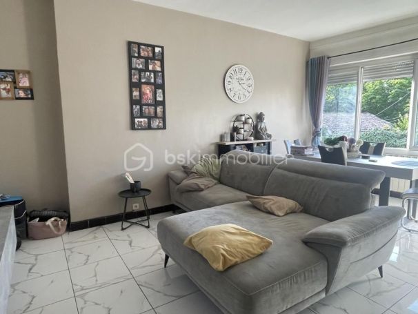 A louer APPARTEMENT T3 64 M2  NIMES