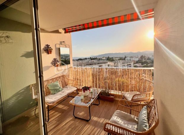 A louer APPARTEMENT T3 73 M2 TERRASSE VUE MER ANTIBES