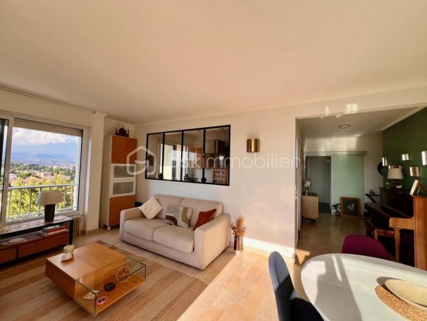 A louer APPARTEMENT T3 73 M2 TERRASSE VUE MER ANTIBES