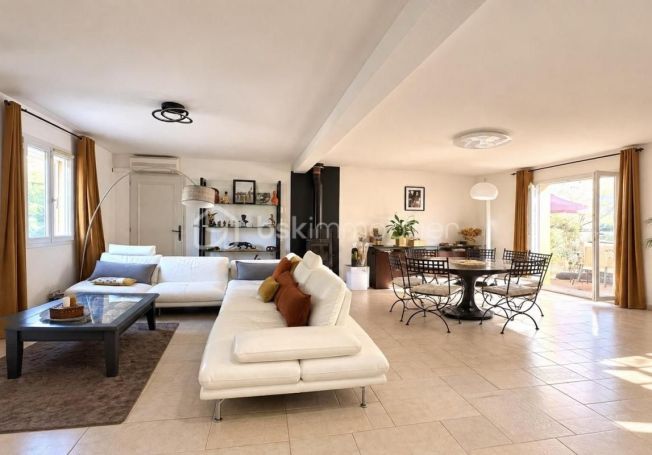 A vendre MAISON  6 PIECES 156 M2  TARADEAU