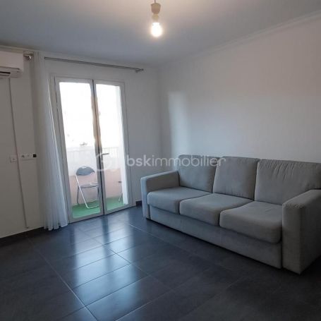 A louer APPARTEMENT T2 20 M2 TERRASSE BORD DE MER SANARY SUR MER