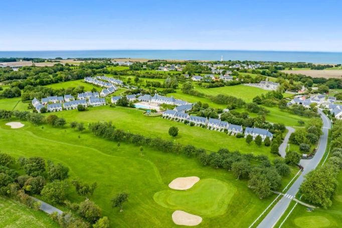 A louer APPARTEMENT DUPLEX T2 32 M2 BORD DE MER PORT EN BESSIN HUPPAIN
