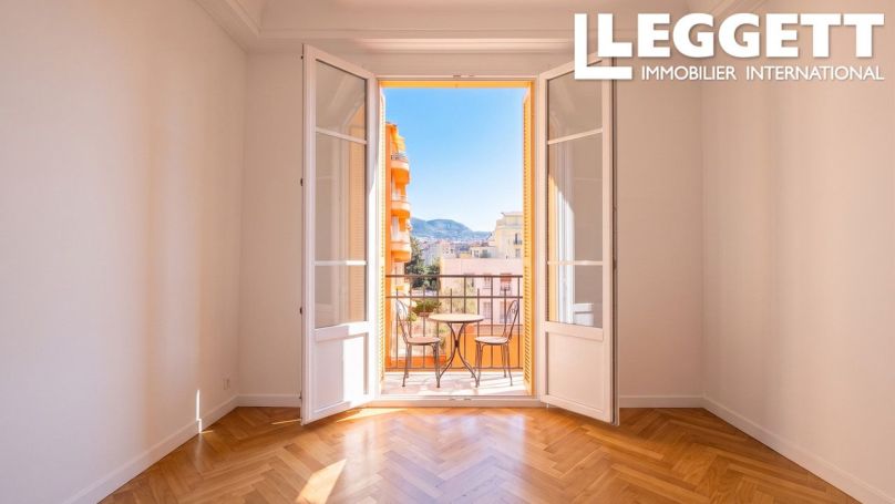 A louer APPARTEMENT DE PRESTIGE T2 56 M2 BORD DE MER NICE