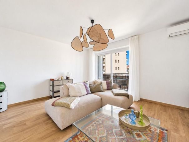 A louer APPARTEMENT T3 83 M2 BORD DE MER AJACCIO