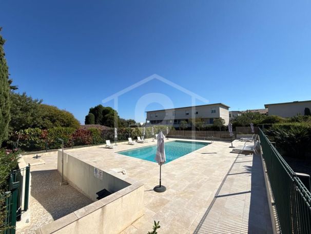 A louer APPARTEMENT T2 38 M2 TERRASSE BORD DE MER ANTIBES