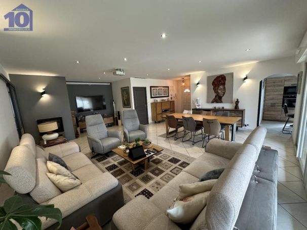 A louer MAISON  6 PIECES 142 M2  SAUVIAN