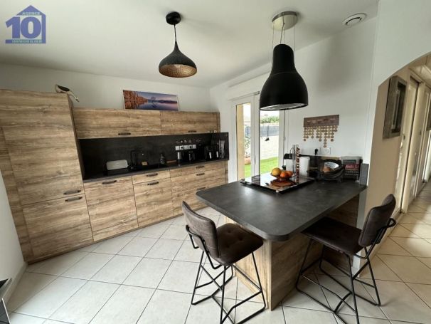 A louer MAISON  6 PIECES 142 M2  SAUVIAN