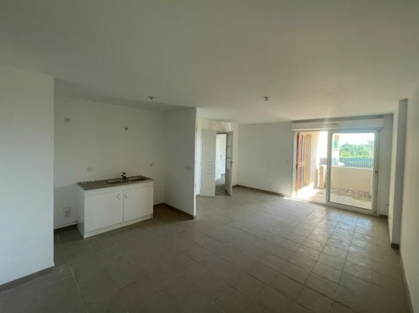 A louer APPARTEMENT T2 63 M2 TERRASSE  SALON DE PROVENCE