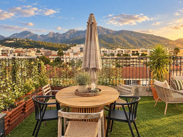 A louer APPARTEMENT T3 60 M2 TERRASSE BORD DE MER ROQUEBRUNE CAP MARTIN