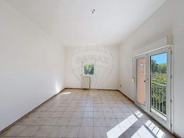A louer APPARTEMENT T3 81 M2  NIMES