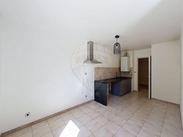 A louer APPARTEMENT T3 81 M2  NIMES