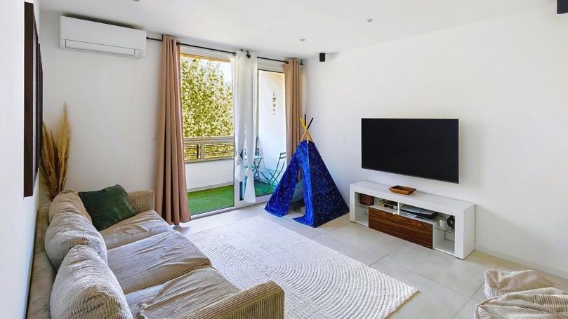 A louer APPARTEMENT T3 68 M2 TERRASSE BORD DE MER SAINT RAPHAEL