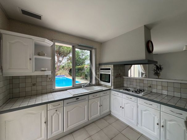 A vendre MAISON  6 PIECES 125 M2  AVRILLE