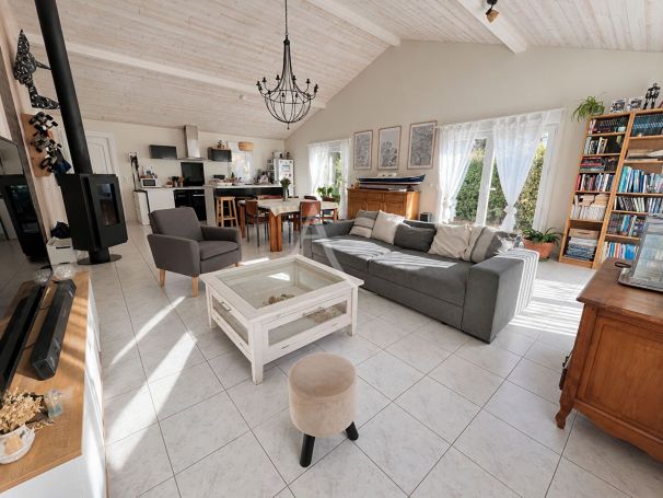 A vendre MAISON 5 PIECES 127 M2 AVRILLE