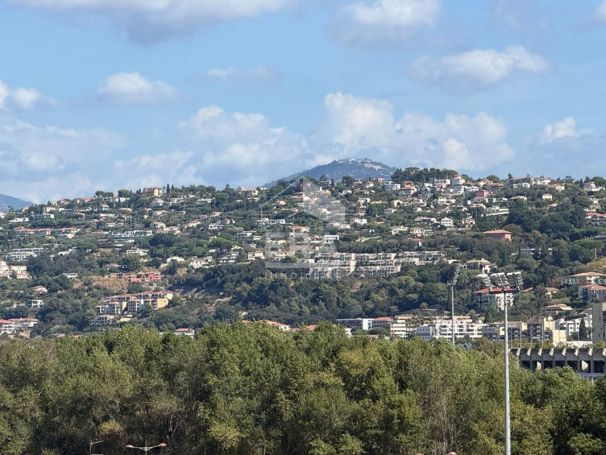 A louer APPARTEMENT T3 63 M2 BORD DE MER SAINT LAURENT DU VAR