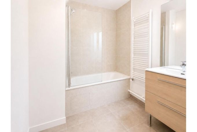 A louer APPARTEMENT NEUF T2 41 M2 TERRASSE BORD DE MER TOULON