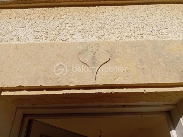 A louer LONGèRE  7 PIECES 202 M2  NERE