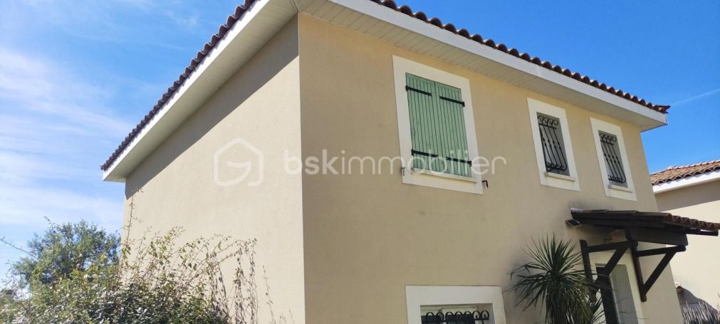 A louer MAISON  5 PIECES 107 M2  NIMES