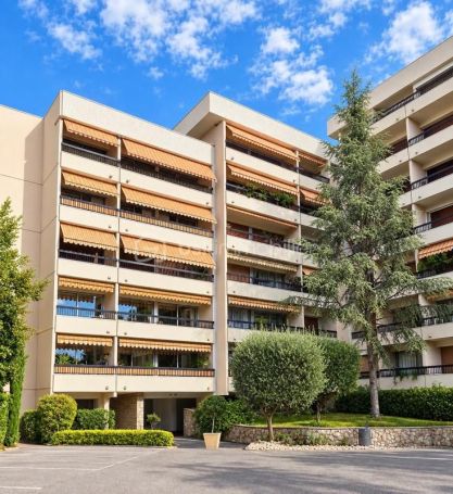 A louer APPARTEMENT T4 85 M2 TERRASSE BORD DE MER VILLENEUVE LOUBET